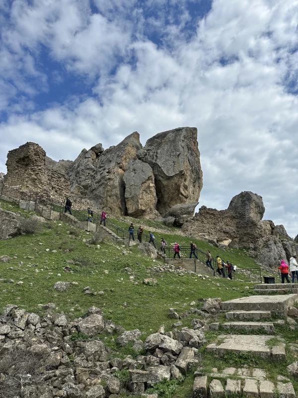 Beşbarmaq Hiking Turu: Dağların Zirvəsində Səssiz Əfsanə