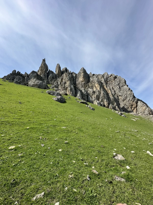 Beşbarmaq Hiking Turu: Dağların Zirvəsində Səssiz Əfsanə