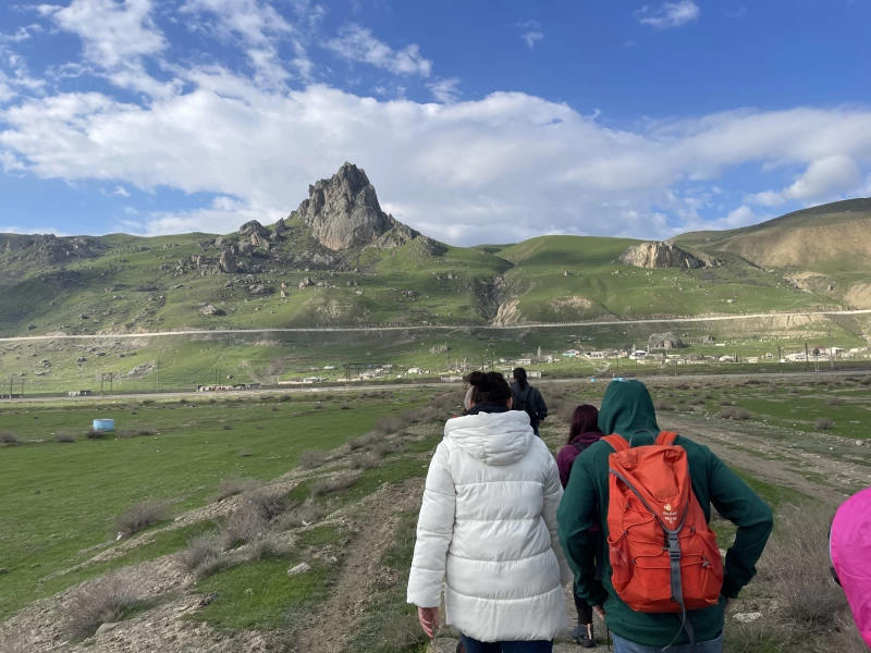 Beşbarmaq Hiking Turu: Dağların Zirvəsində Səssiz Əfsanə