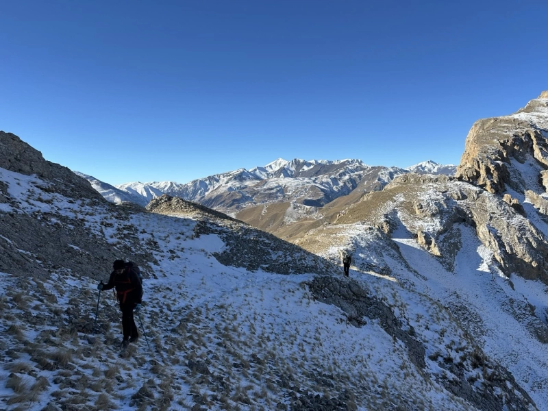 Ayda Qala (Rock) Summit Tour 2930m: At the Peak of History and Nature}