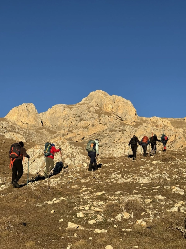 Ayda Qala (Rock) Summit Tour 2930m: At the Peak of History and Nature