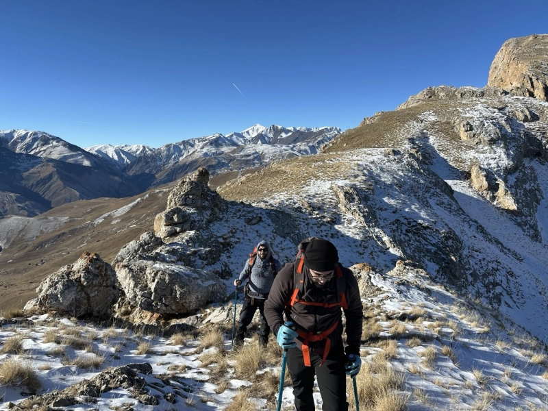 Ayda Qala (Rock) Summit Tour 2930m: At the Peak of History and Nature