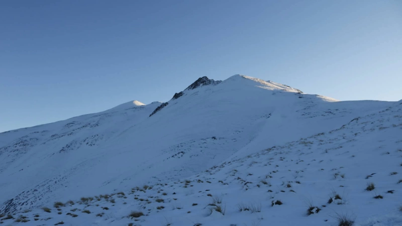 Tövləçuxurunbaşı dağı (Üçbel Dağı) Zirvə Turu – 3332 m