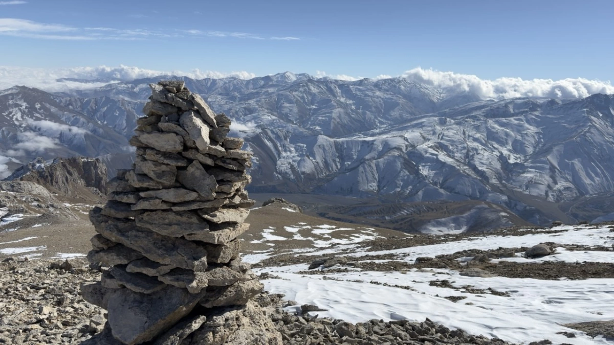 Ağgədik dağı (2820m)